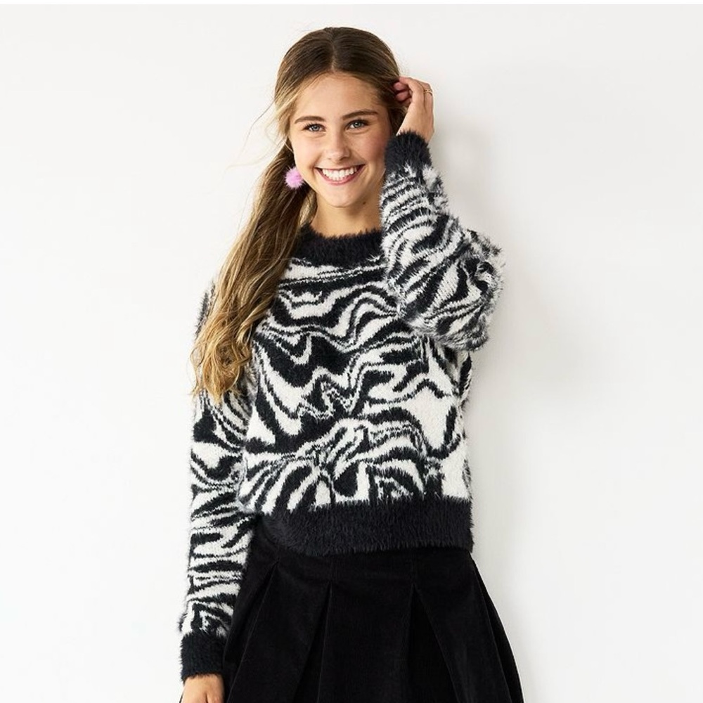 SO Women's XL Fluffy Zebra Swirl Crop Sweater Black White Shaggy Fuzzy Pullover